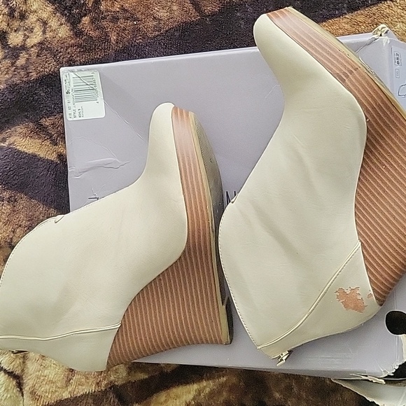 Jennifer Lopez wedged Reenae bootie worn twice. - Picture 3 of 8